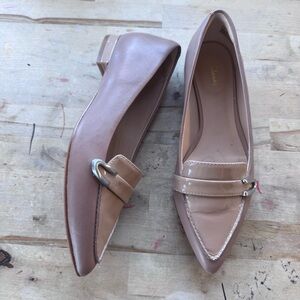 Clarks Laina nude two tone leather pointed loafers size 6.5
